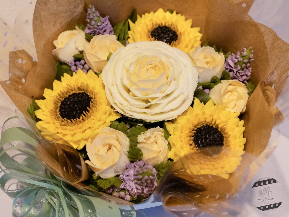 Little bit of sunshine 🌞 
#cupcakebouquet #edibleflowers #baking #cake #cupcake #leedsbakery #Baildon #Bradford #harrogate