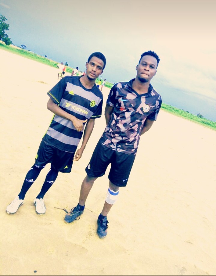 fc_tzz's tweet photo. Hey! Twitter it's been a while 
#kakaelbrazil and #skipper https://t.co/hVNzn9sVfE