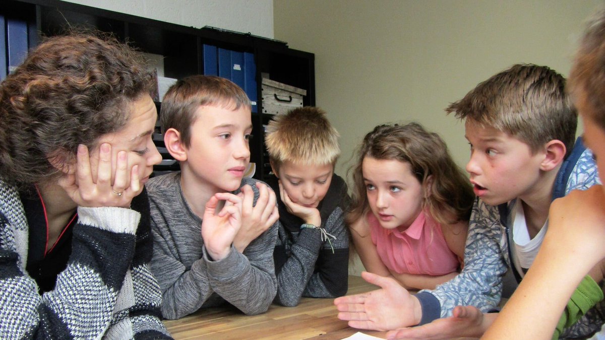 StMoveEindhoven's tweet photo. Komende maand starten er 5 Move je buurt projecten! Studenten van @hetESC @Pedagogiek1 @SVIntermate en Industria zullen zich in gaan zetten in Eindhoven samen met kinderen van basisscholen Fellenoord, De Boog, Strijp Dorp en Cornelis Jetses. Wij hebben er zin in! #impact https://t.co/PpEGRhBh9k