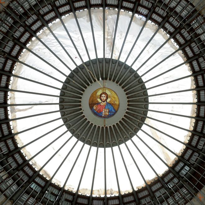 xfailadis's tweet photo. #Greek #Orthodox #SaintNikolas #Shrine - #NewYork!
For the first time the absolute white in a Greek #church, a white like an #ancient #temple that purifies the space with the few #Byzantine #hagiographies on the #iconostasis & the #Pantocrator on the glassy #dome! https://t.co/o7Ixo6Ydy4