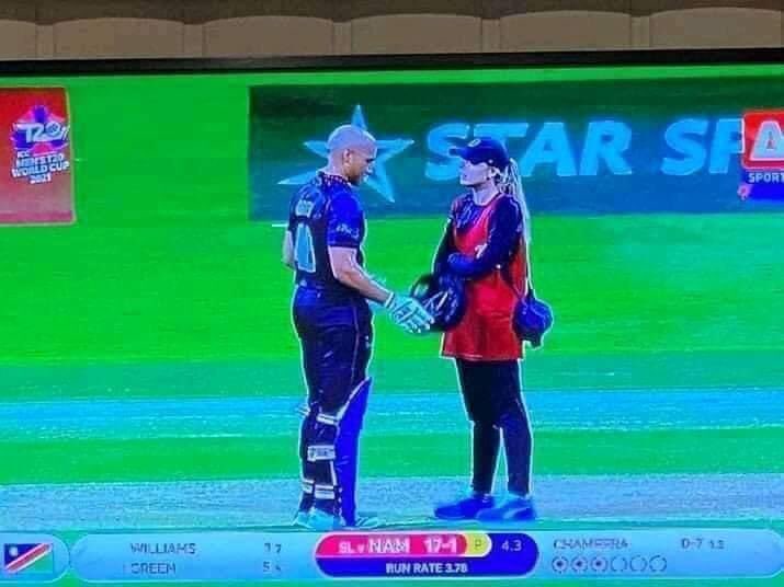 max00mbacha's tweet photo. نیبیا کی پوری ٹیم ایک طرف لیکن ٹیم کی جو ڈاکٹر ہے ہائے قربان😍😍😍 https://t.co/EWAoscUzVU