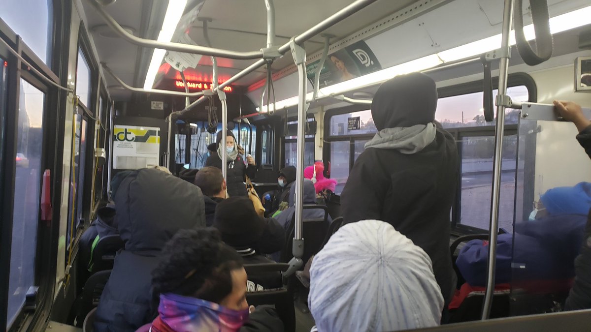 DetroitTransit's tweet photo. For the first 2 miles there were only five of us on this @RideDDOT bus. Now 4 miles, its packed.
#MythBusting #EmptyBuses
#TransitMatters https://t.co/myhAL6drmp