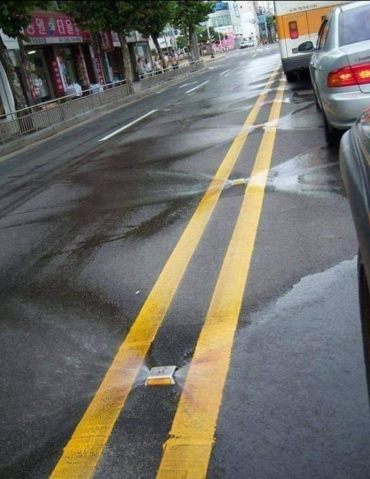 EnsedeCiencia's tweet photo. En Corea del Sur, el agua de lluvia se almacena para limpiar las calles mediante un sistema hidráulico ♻️😯❤💜. https://t.co/sGrW9rJWRs