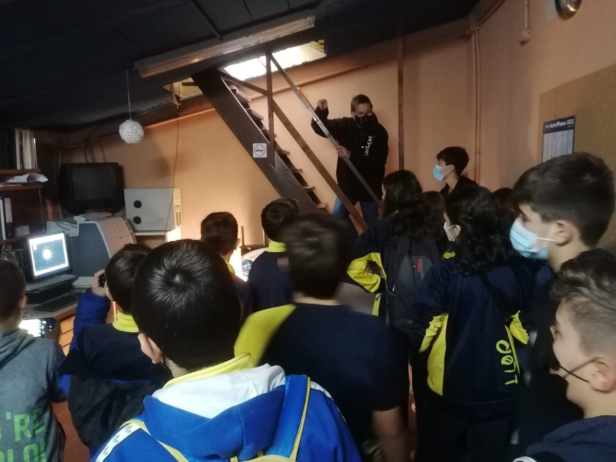 Llor_Fundacio's tweet photo. Ahir els nois i noies de 1r d'#ESOLlor van visitar l'Observatori del #Garraf ( @PlanetariCat) per seguir treballant els planetes i les constel·lacions dins la matèria de #MACITEC
#Llor #InteligènciesMúltiplesLlor #EnsDivertimAlLlor #ProjectesLlor #ObservatoriDelGarraf https://t.co/GUscLVgkwX