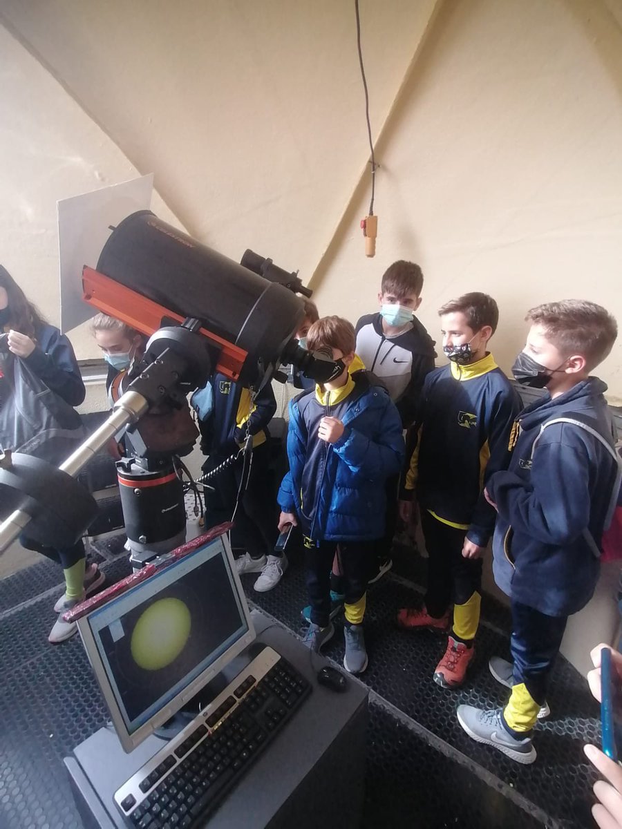 Llor_Fundacio's tweet photo. Ahir els nois i noies de 1r d'#ESOLlor van visitar l'Observatori del #Garraf ( @PlanetariCat) per seguir treballant els planetes i les constel·lacions dins la matèria de #MACITEC
#Llor #InteligènciesMúltiplesLlor #EnsDivertimAlLlor #ProjectesLlor #ObservatoriDelGarraf https://t.co/GUscLVgkwX