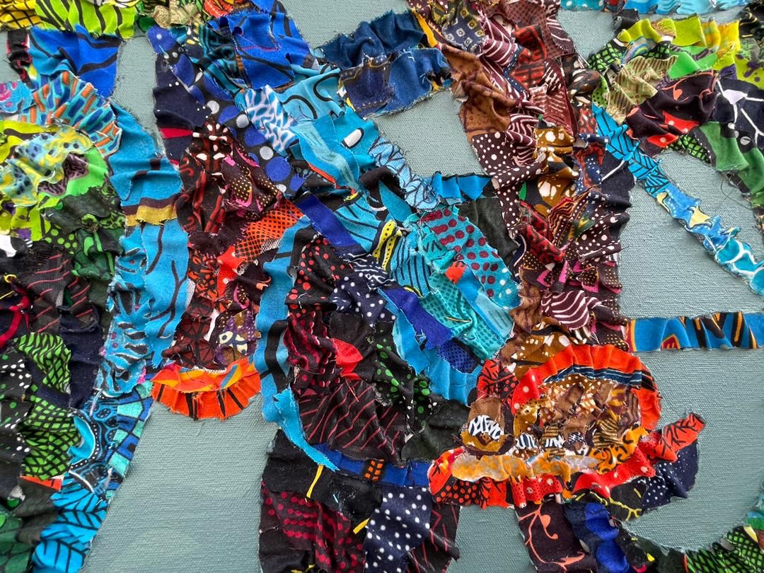 ReleGallery's tweet photo. Working primarily with discarded pieces of the Ankara fabric, she investigates the politics of the fabric as a cultural signifier and a conduit for memory and shared energy.
"#DaughtersofEsan: The Alpha Generation" is on view at #ReleLA till December 4. We can't wait to see you. https://t.co/GTJpFz7uMn