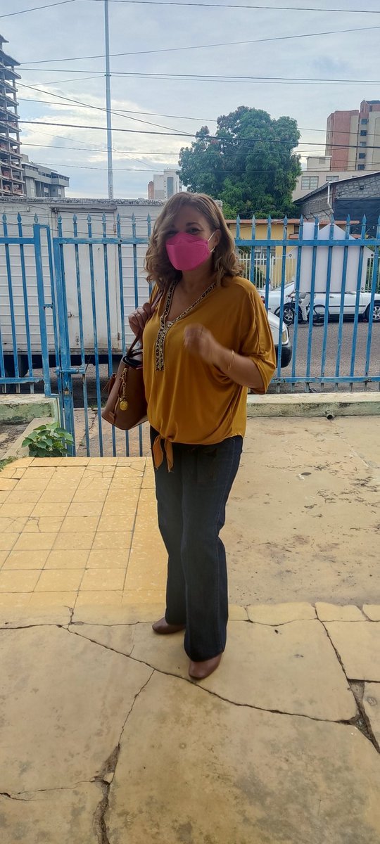 CajloDice's tweet photo. Que felicidad ver a mi mamá emocionada en su primer día de trabajo despues de 2 años sin poder trabajar y diciendome "papi, volví al ruedo"   😭😭😭 https://t.co/0JpELqdzsP