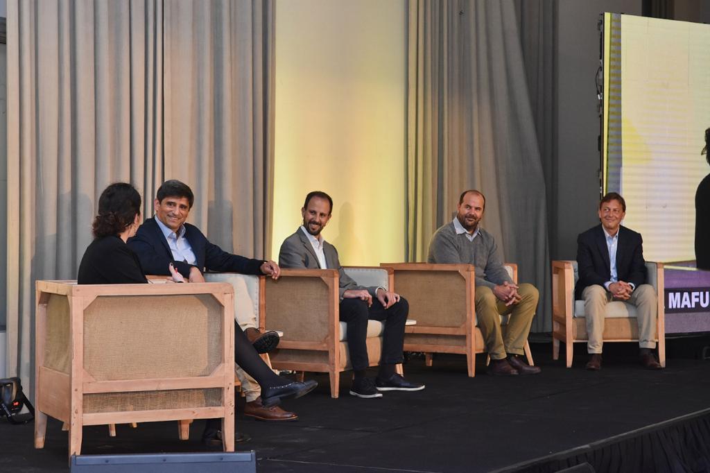 Bioceres Crop Solutions (@biocerescrops) on Twitter photo Agustín Biagioni, Head of #HB4 Program International, participated at the "Tech Revolution: The Digital Future of the Agriculture" where was discussing the impact of digitization on food production. Organized by <a href="/forbesargentina/">Forbes Argentina</a> and <a href="/Continental590/">Radio Continental AM 590</a>
forbesargentina.com/summit/revoluc… Agustín Biagioni, Head of #HB4 Program International, participated at the "Tech Revolution: The Digital Future of the Agriculture" where was discussing the impact of digitization on food production. Organized by <a href="/forbesargentina/">Forbes Argentina</a> and <a href="/Continental590/">Radio Continental AM 590</a>
forbesargentina.com/summit/revoluc…