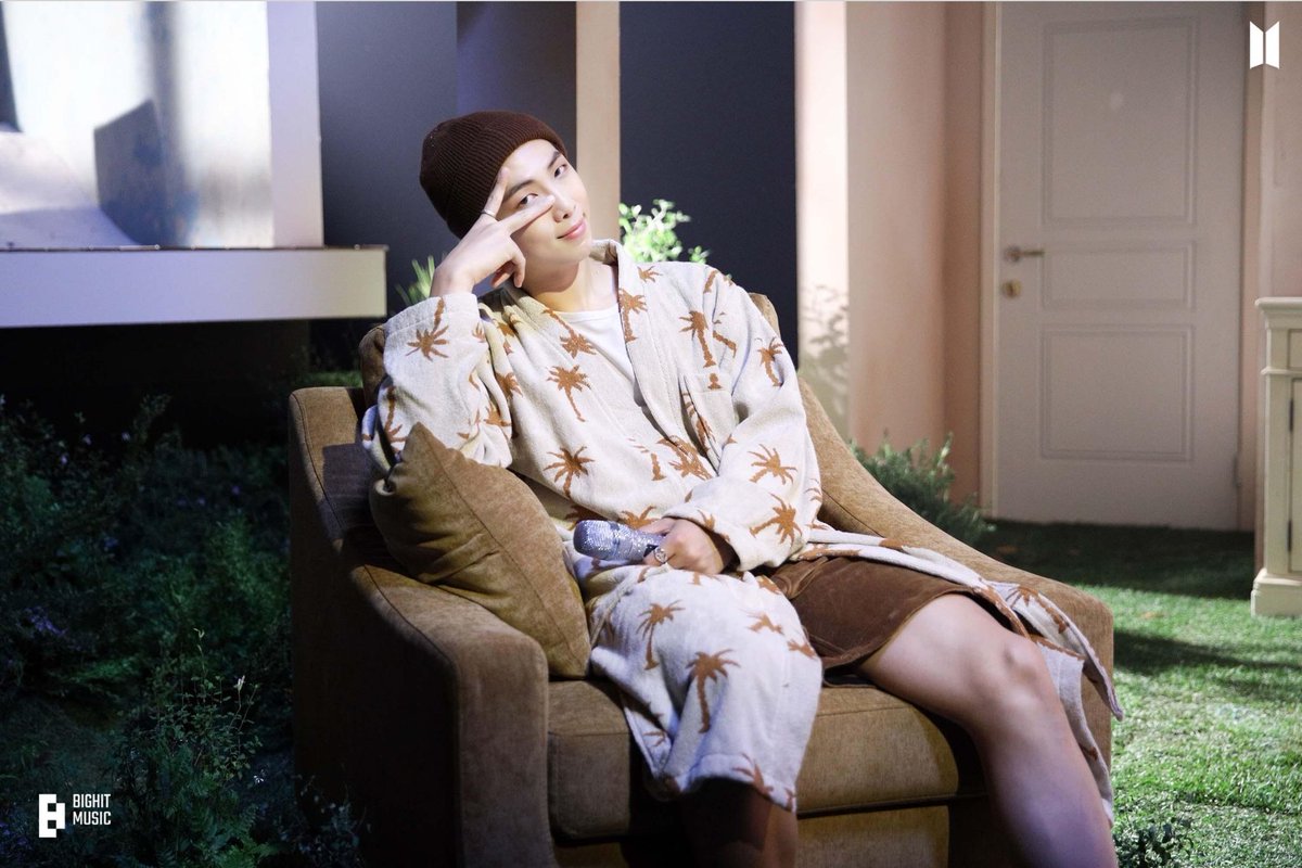 amoo_redo's tweet photo. 남준시+5 https://t.co/sFzvR8L2LI