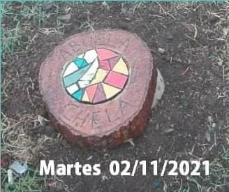 Nueva vandalización a un espacio de memoria en #TresDeFebrero

Solo cinco días después de haberle hecho un homenaje a la Abuela Chela Deharbe de Fontana en la Plaza de #Caseros, nos encontramos con que el pañuelo blanco de la señalización fue quitado. 
<a href="/abuelasdifusion/">Abuelas de Plaza de Mayo</a>