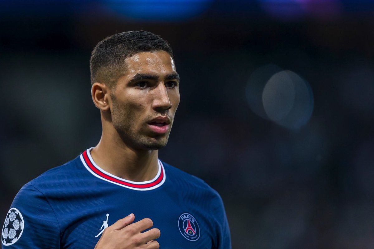 ActuFoot_'s tweet photo. Achraf Hakimi est le meilleur latéral droit du monde (avec 56% des voix), devant Trent Alexander-Arnold (35%), selon un sondage réalisé par la FIFA. 🇲🇦🔥 https://t.co/Ov4hCuydM1
