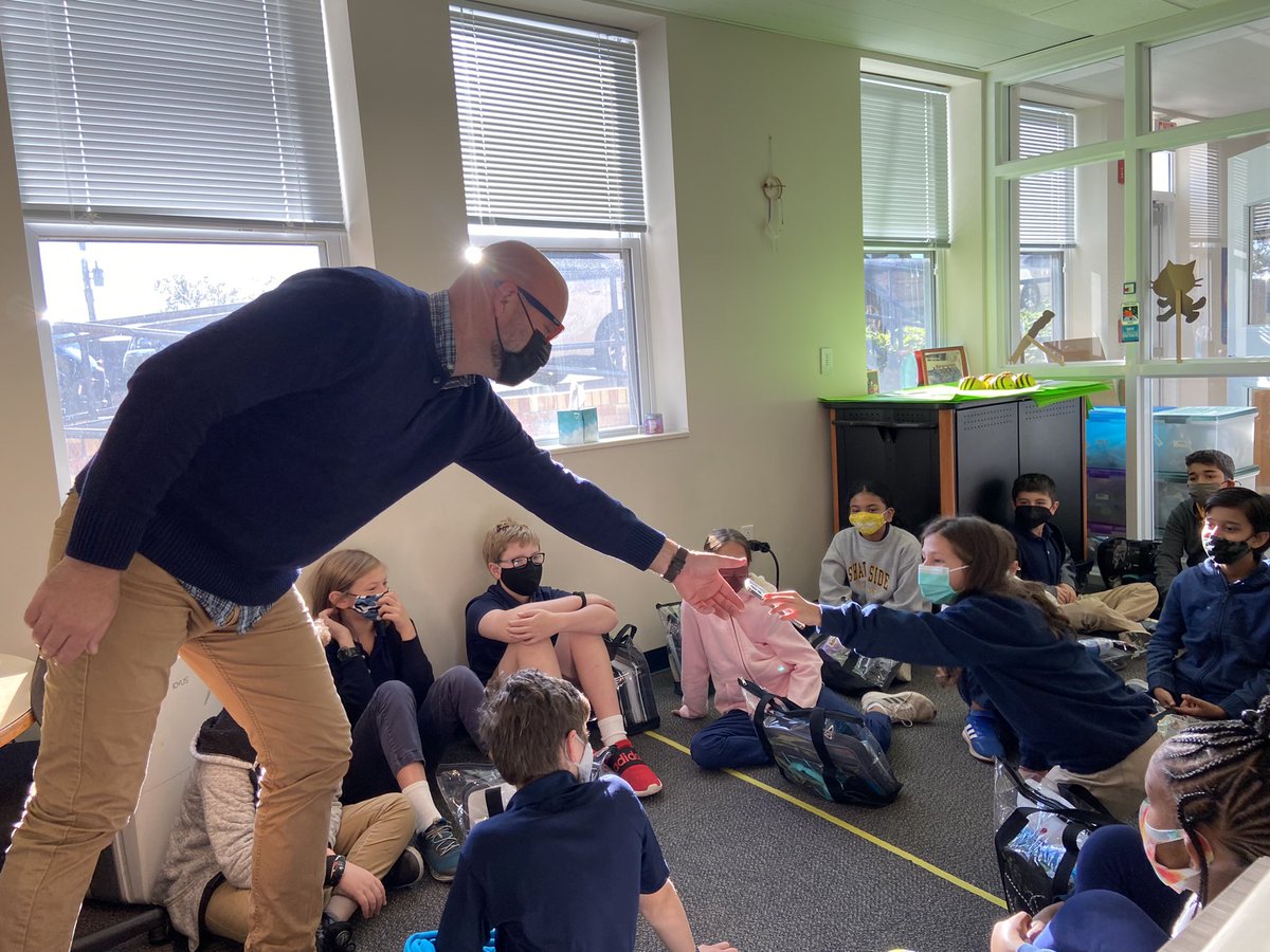 CompTeacherK_5's tweet photo. James Knox, @shady_side Visual Media Manager, reminds 5th graders that the story you are trying to tell is the most important thing to focus on as they work on their #videoproduction projects. 🎥 #SSAJuniorSchool @icyclepgh https://t.co/i1FPoR7fLF