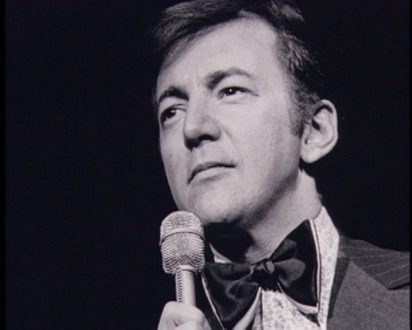 "Off comes the makeup
Off comes the clown's disguise
The curtain's fallen
The music softly dies.."

THE CURTAIN FALLS  Nov 3-11 1963 Flamingo Hotel, Las Vegas 
#bobbydarin #solweinstein #LasVegas #performance <a href="/Jimmy_Scalia/">Jimmy Scalia</a> <a href="/WayneNewtonMrLV/">Wayne Newton</a>  <a href="/johnkrasinski/">John Krasinski</a>