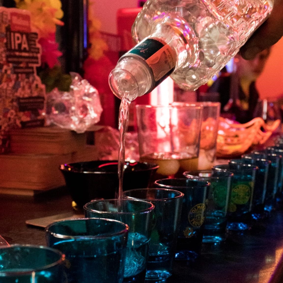 BitsStranger's tweet photo. Las fotos de nuestro "Día de Muertos" están al caer 🎊💀🎊.
¿Cuál fue vuestro mejor momento en la fiesta?
Nosotros nos quedamos con el brindis kilométrico que nos marcamos con @OlmecaTequilaSA @olmecatequila 🇲🇽.
#arcadebar #StrangerBits #DiaDeMuertos #olmecatequila https://t.co/lfZgl25hLG