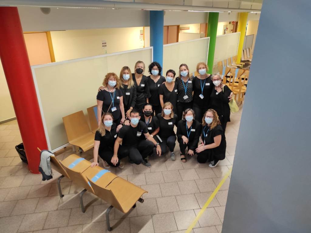 apicsmetronord's tweet photo. 🔝Els professionals #apicsmetronord es formen continuament per oferir el millor servei als usuaris

🎯Al #CAPSantCeloni es va fer la III Jornada de Qualitat i Seguretat del pacient on es van treballar diversos procediments d'assistència per actualitzar i fixar coneixements https://t.co/NAENNzcjbF