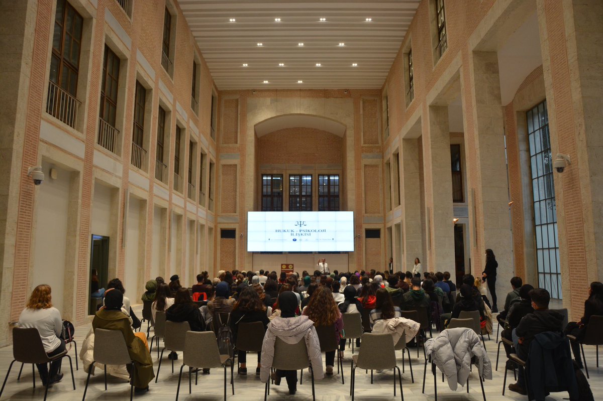 İstanbul Üniversitesi Psikoloji Kulübü ve İstanbul Üniversitesi Hukuk Atölyesi Kulübü olarak düzenlediğimiz “Hukuk ve Psikoloji İlişkisi” etkinliğimizden kareler