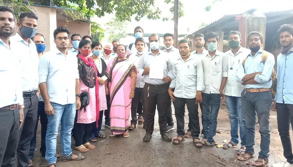 OjtaGanjam's tweet photo. #salaryhikeforJTCJT 
@ojtabbsr @samirdash01 @CMO_Odisha @Naveen_Odisha @SecyChief @SMEOdisha @MoSarkar5T @pranabpdas @SusantaSingh11 
#salaryhikeforJTCJT
 ଜିଲ୍ଲାଶିକ୍ଷା ଅଧିକାରୀ ଓ ଜିଲ୍ଲାପାଳ ମହୋଦୟ ଙ୍କ ଜରିଆରେ ମୁଖ୍ୟମନ୍ତ୍ରି ଙ୍କୁ , କନିଷ୍ଠ ଶିକ୍ଷକ ଙ୍କର ଦରମା ବୃଦ୍ଧି ପାଇଁ ଦାବିପତ୍ର ଦିଆଗଲା । https://t.co/4VRF3CwEIK