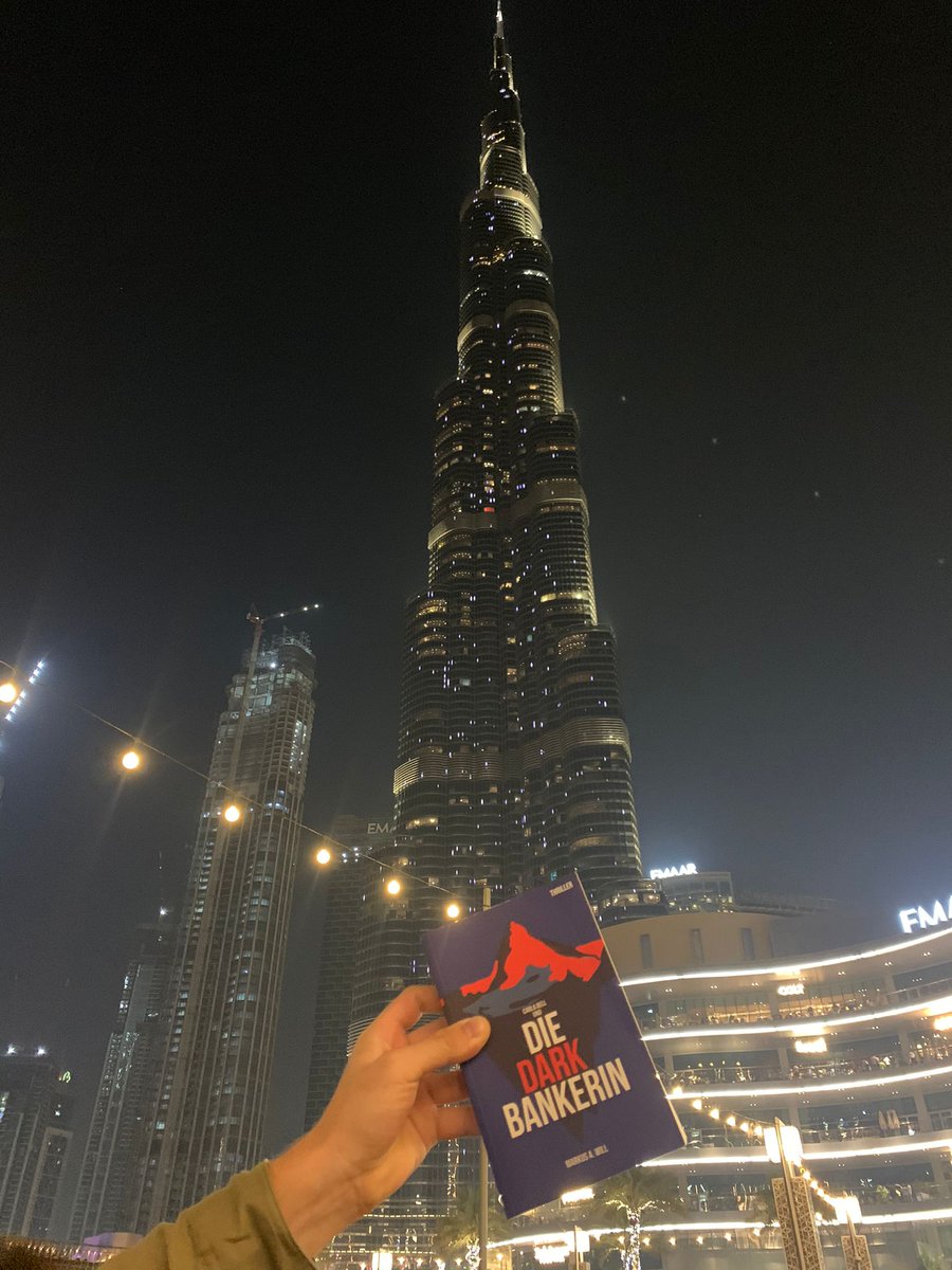 Meine "Dark Bankerin" in #Dubai vor dem <a href="/BurjKhalifa/">Burj khalifa official</a>. Ende November erscheint sie auch auf Englisch, so dass man sie in Dubai besser verstehen kann. Könnte dort ja mal eine Lesung anbieten. Bis Ende November noch alles Weitere auf darkbankerin.de