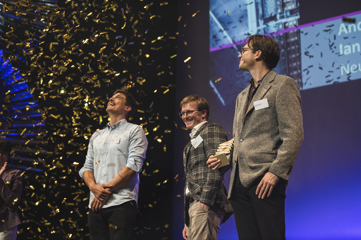 Der #Building-Award der Stiftung bilding für herausragende Ingenieurleistungen am Bau ging gestern Abend im @KKL in die vierte Runde. Die <a href="/HHMgruppe/">HHM Gruppe</a> und der Stiftungs-Präsident <a href="/vonarxurs/">Urs von Arx</a> danken für die Beiträge und gratulieren den Gewinnerinnen und Gewinnern herzlich.