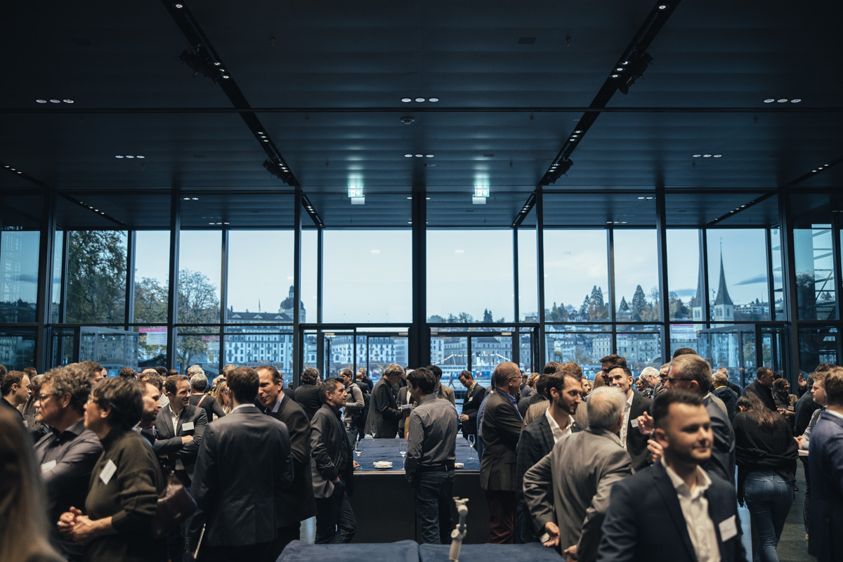 HHMgruppe's tweet photo. Der #Building-Award der Stiftung bilding für herausragende Ingenieurleistungen am Bau ging gestern Abend im @KKL in die vierte Runde. Die @HHMgruppe und der Stiftungs-Präsident @vonarxurs danken für die Beiträge und gratulieren den Gewinnerinnen und Gewinnern herzlich. https://t.co/MkiyYn9DQJ