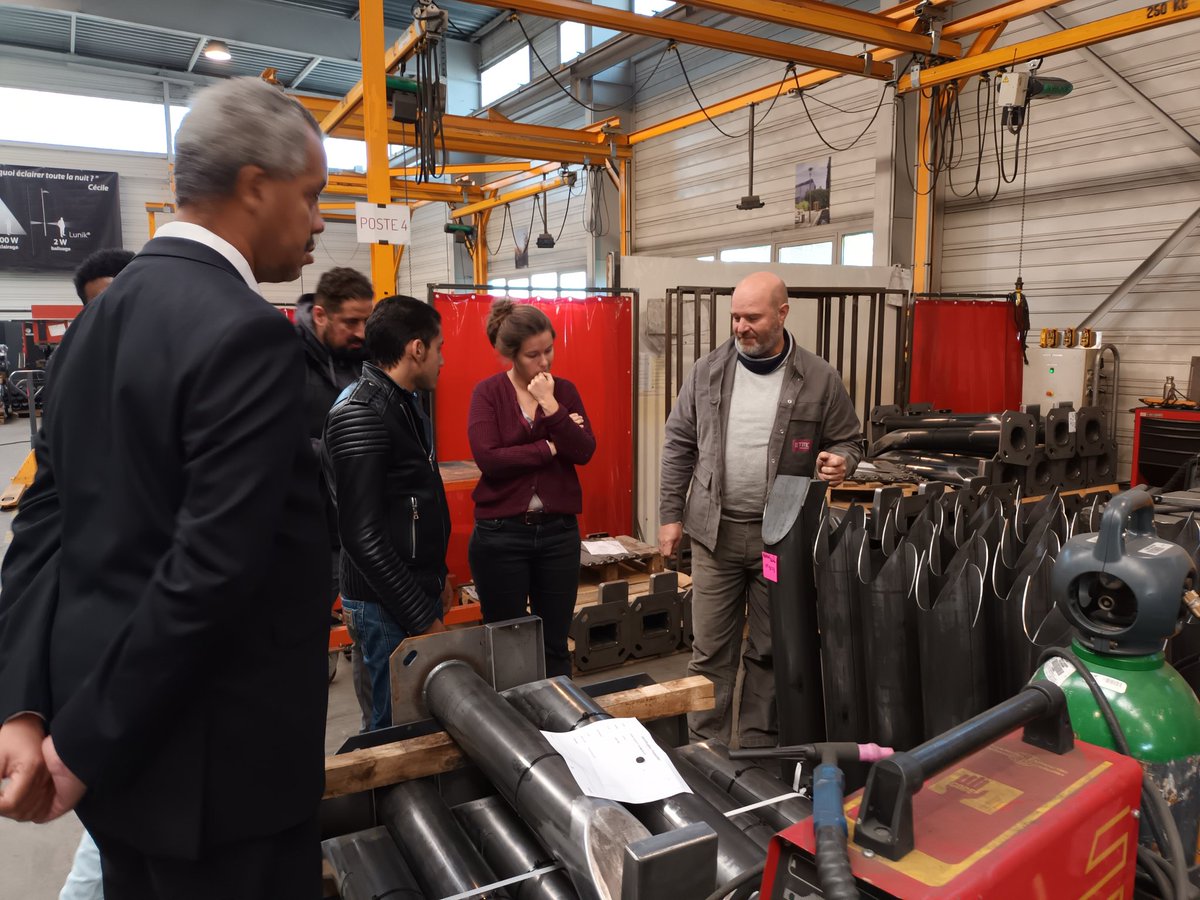 assoP2C's tweet photo. 🟠 Ce matin, nos pilotes ont découvert l'entreprise @Tmc_Innovation spécialisée dans la fabrication de mobilier urbain. Une étape importante dans leur parcours de réinsertion. Un grand MERCI à @Gregory_Flipo et son équipe pour leur accueil et leurs conseils 🙏 https://t.co/e4x4a7tJVm