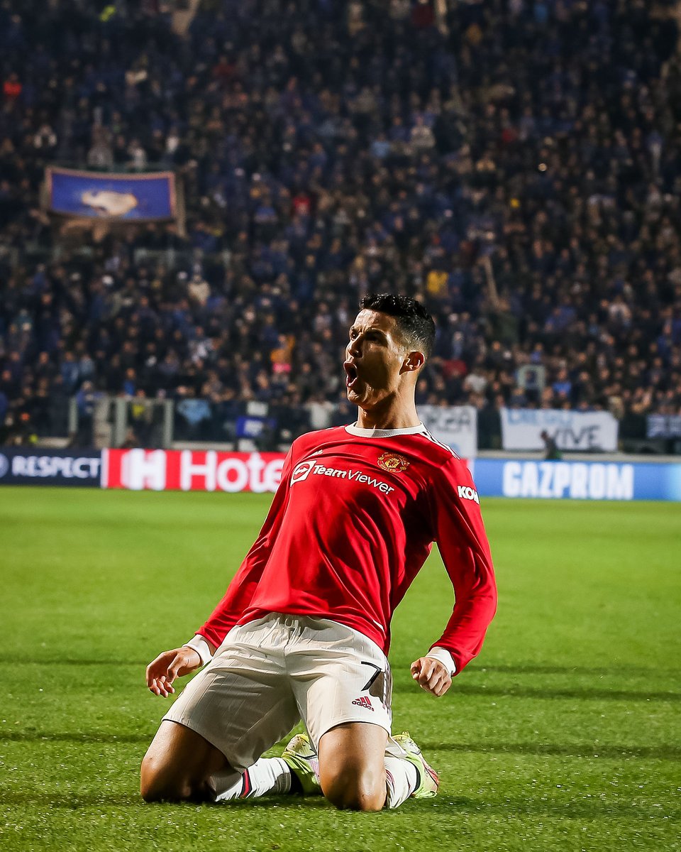 brfootball's tweet photo. 94:13 winner vs. Villarreal
80:49 winner vs. Atalanta
90:55 equalizer vs. Atalanta

Ronaldo is carrying Manchester United through the Champions League group stage 💪 https://t.co/kbJBB8rdgd
