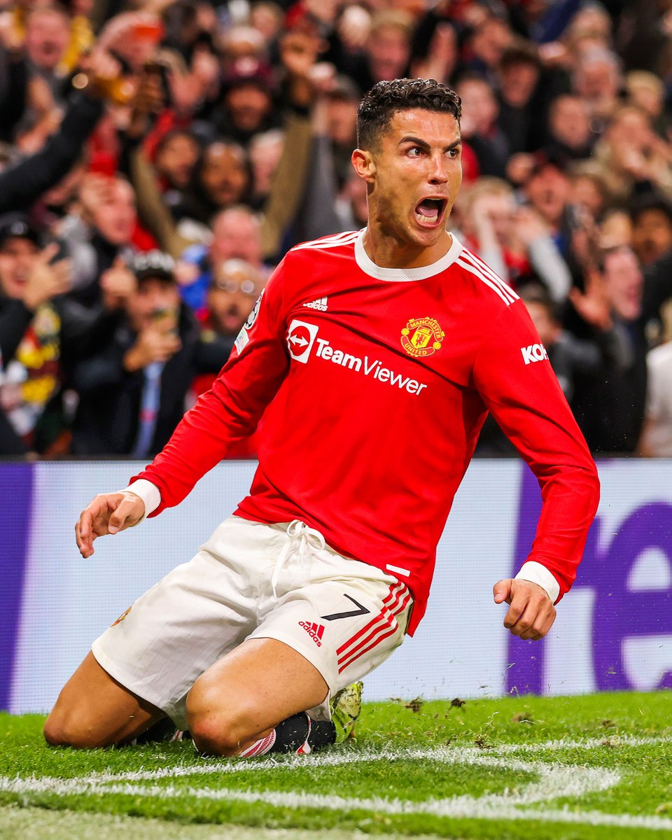 brfootball's tweet photo. 94:13 winner vs. Villarreal
80:49 winner vs. Atalanta
90:55 equalizer vs. Atalanta

Ronaldo is carrying Manchester United through the Champions League group stage 💪 https://t.co/kbJBB8rdgd