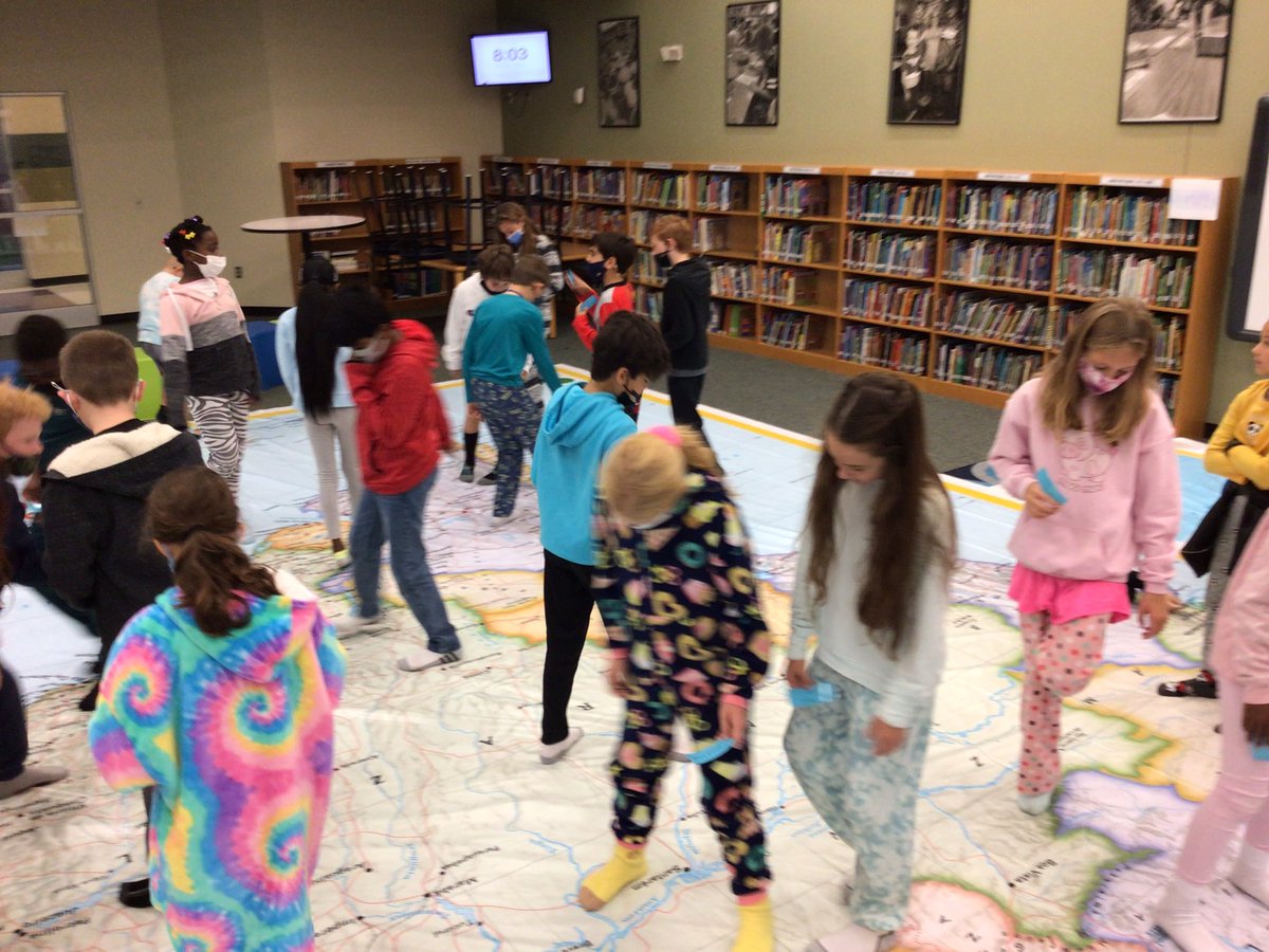 MrsPageTurner's tweet image. Country📍and capital matching 🗺 with the #BigMap ! Students are really having to look 👀 - love their focus 🤓

@NewTownESNC @GES_UNCG #jazzedupforgeography