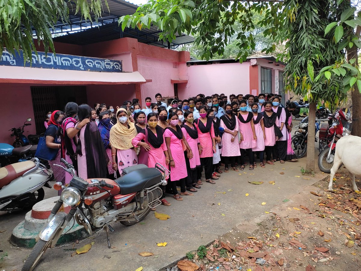 Amaresh42790180's tweet photo. #salaryhikeforJTCJT 
@ojtabbsr @samirdash01 @CMO_Odisha @Naveen_Odisha @SecyChief @SMEOdisha @MoSarkar5T @pranabpdas @SusantaSingh11 
#salaryhikeforJTCJT
 ଜିଲ୍ଲା ଶିକ୍ଷା ଅଧିକାରୀ ଓ ଜିଲ୍ଲାପାଳ ମହୋଦୟ ଙ୍କ ଜରିଆରେ ମୁଖ୍ୟମନ୍ତ୍ରି ଙ୍କୁ , କନିଷ୍ଠ ଶିକ୍ଷକ ଙ୍କର ଦରମା ବୃଦ୍ଧି ପାଇଁ ଦାବିପତ୍ର ଦିଆଗଲା । https://t.co/TEBrL5Nasv
