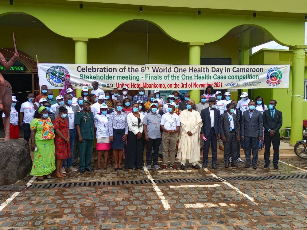 CmrZoonoses's tweet photo. #OneHealth World Day. The #237ZoonosesProgram and its partners gathered today in Mbankomo to mutualize efforts for a global health Human-Animal-Environment. @USAID @FAO @AFROHUN_ @AfricaCDC @CRTV_web https://t.co/QxAV79UBDM