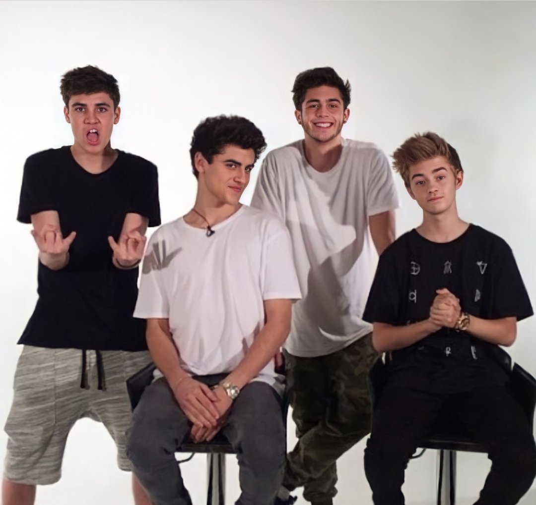 shllnza's tweet photo. Omaha stan que estão no fandom a mais tempo, quotem esse tweet com fatos interessantes que vocês acham que os mais novos no fandom não sabem
Omaha stan who have been in the fandom the longest, quote this tweet with interesting facts that you think the newest in the fandom don't + https://t.co/iALxmx5DVi