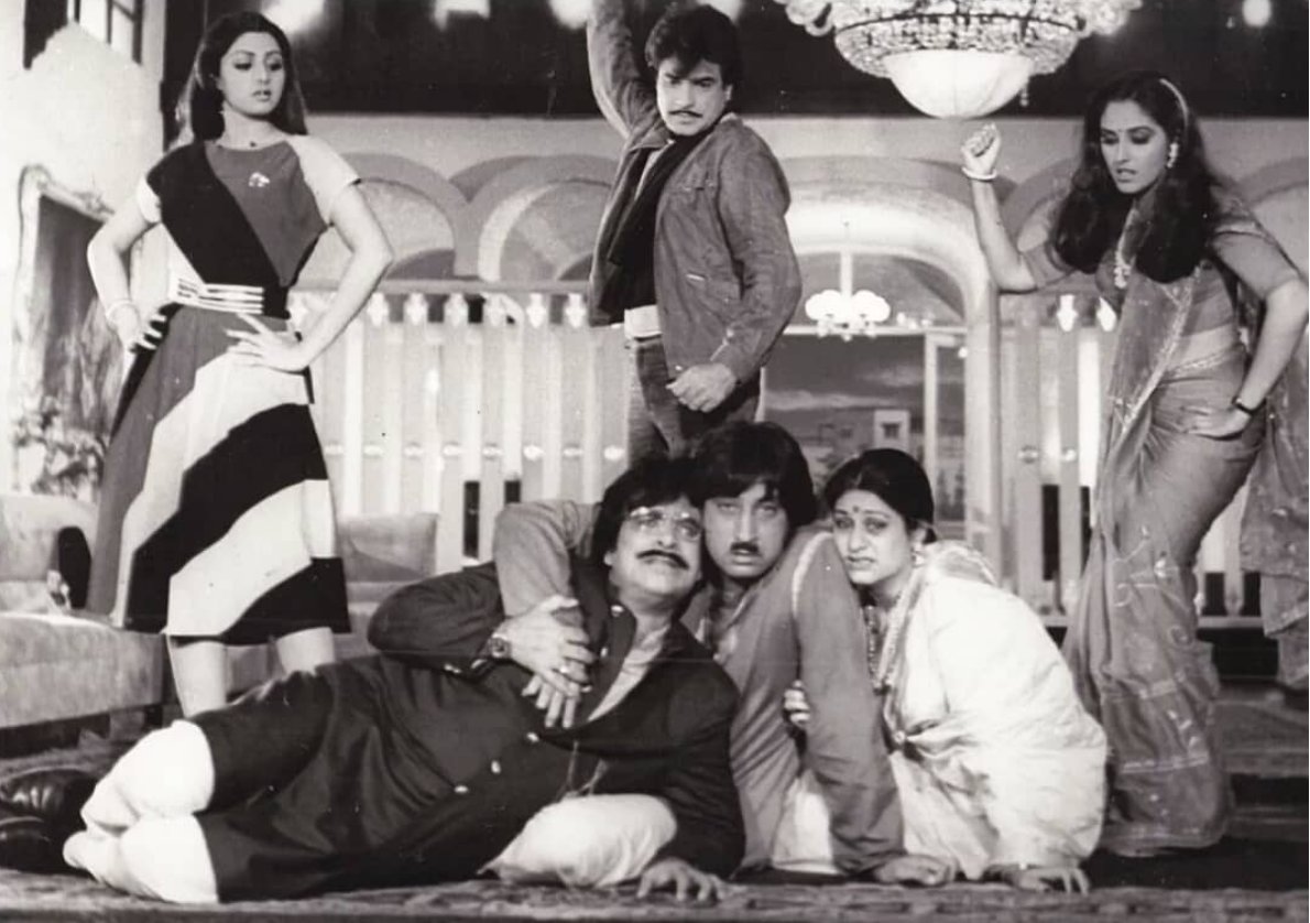 BombayBasanti's tweet photo. #38YearsOfMawaali (Nov 4)
 
#Mawaali by #KBapaiah with #Jeetendra #Sridevi #Jayaprada #PremChopra #ArunaIrani #ShaktiKapoor #KaderKhan 
#BappiLahiri #Indeever 
@TusshKapoor https://t.co/g4zjCE2L0X