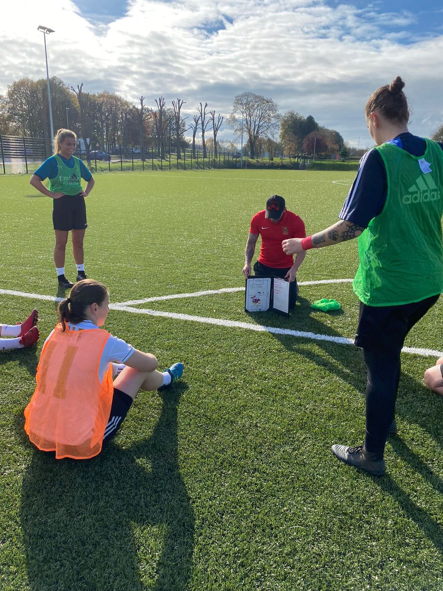 agc_football's tweet photo. Training day 1 , would like to thank the Army WFT head coach @Leebarr1704 @ArmyWomensFoot1 for coming down and putting on a training session this morning , the girls enjoyed it. #AGC #awft @AgcSport @RecruitmentAgc https://t.co/V0aHIw9bVX