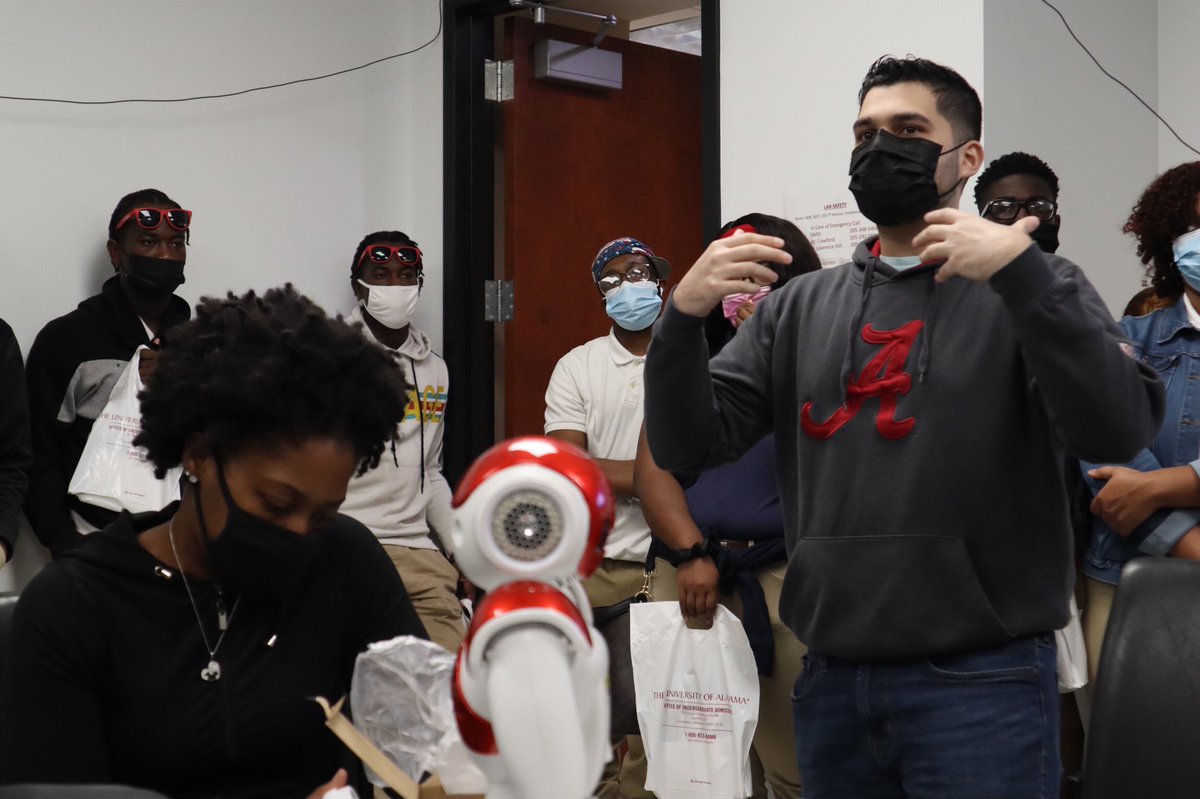 HTIL_UA's tweet photo. Greene County High School students came by to check out the lab! 👨🏾‍💻👩🏾‍💻#RollTide #NSF #STEMeducation https://t.co/vKpzVStdxO