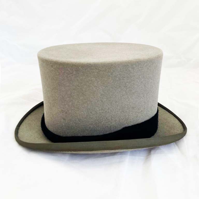 Look at this Victorian top hat from our #collection An urban myth claims that it caused a riot when it was first worn, before becoming a must-have for respectable men throughout the #19thcentury.
What do you associate it with today? #Magicians or the #nobility? Let us know!

#bsm