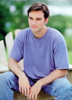 CreekTalkPod's tweet photo. Meet #JackMcPhee New guy in #Capeside & brother to #AndieMcPhee
Just like his sister, Jack has some secrets. But what's he hiding? 🤔
📍Find out when we dive into S2, Ep1 #DawsonsCreek THIS FRIDAY!
#KerrSmith #JoeyPotter
#KatieHolmes #Gay #The90s #MeredithMonroe #InTheCloset https://t.co/Ee2A7Ekt7E