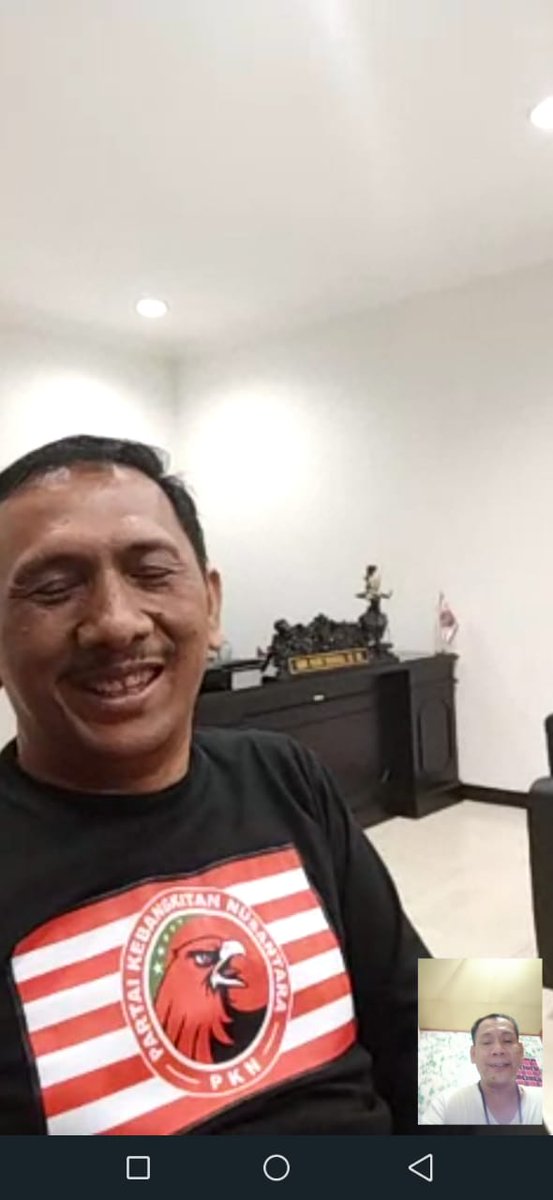 IndraJPiliang's tweet photo. Baru saja nyampe runah di Krukut, langsung dapat vcall dari @BobbyTriadiSrg yg rupanya nanyain apa aku sempat ke Suka Miskin. Rupanya itu atas titah Bli @G_paseksuardika langsung dari Istana Singaraja, eh, Mangunsarkoro. Nantilah awak mampir bawa pasukan, Bli!!! #Merdeka100% https://t.co/4VeaRStBht
