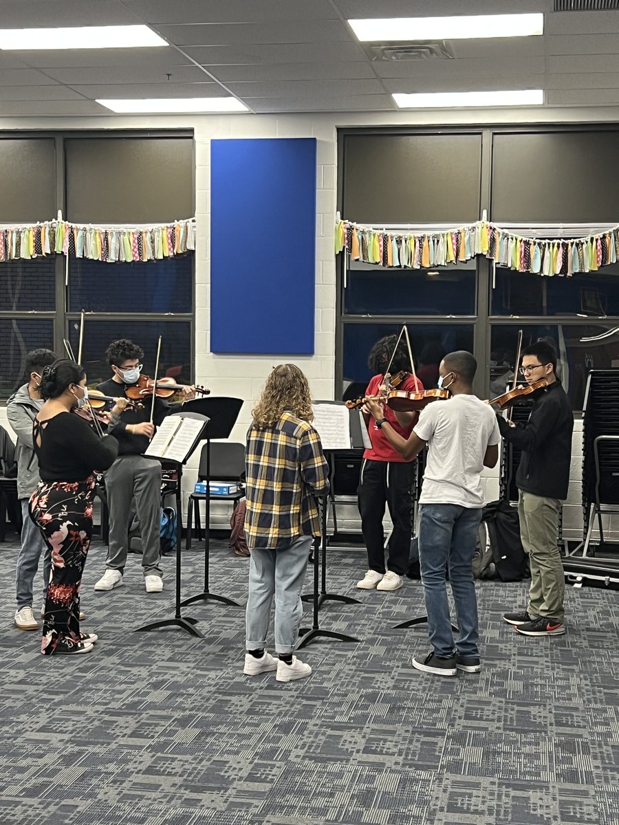 ClassenVPA's tweet photo. Just another morning of @ClassenSASOKC @ClassenOrch kids putting in the work super early this Wednesday!  Let's gooooooo! @OKCPS #findawaymakeaway #noexcuses #betterthannormal https://t.co/BALjRIZ60e