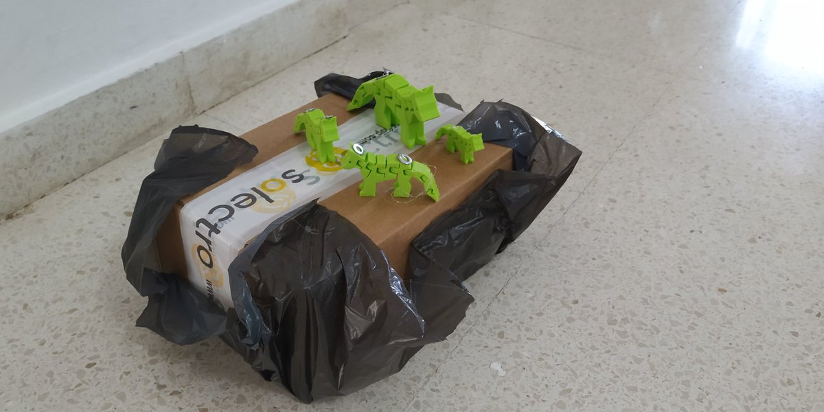 JEnriqueAgudo's tweet photo. Hoy comenzamos en #roboticdrones del @iessuarez nuestro versión del rescate de los perros de La Palma. En la primera misión les llevaremos comida sorteando los peligros con una ruta fijada. #cite_innovatedex #cite_steam @enmarcha https://t.co/IeOo5iKfda