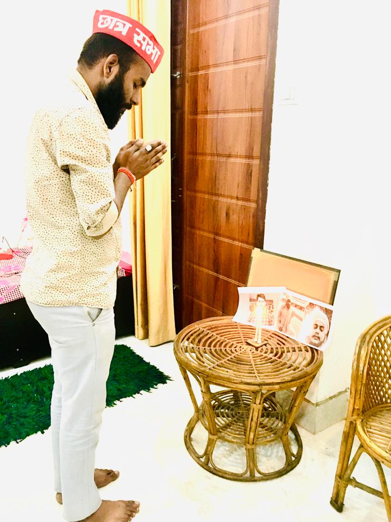Dev3199's tweet photo. शहीद उन किसानों को नमन करता हूं
#लखीमपुर_किसान_स्मृति_दिवस
@yadavakhilesh @juhiesingh @digvijaysinghd9 @BhadauriyaAnand @aashishsy @anuragspparty @bstvlive @_shashankyadav_ @anuragpatel_lmp @RichaSingh_Alld @juhiesingh @aneesrajasp @MediaCellSP @RamkaranNirmal https://t.co/3CGw0Lf11i