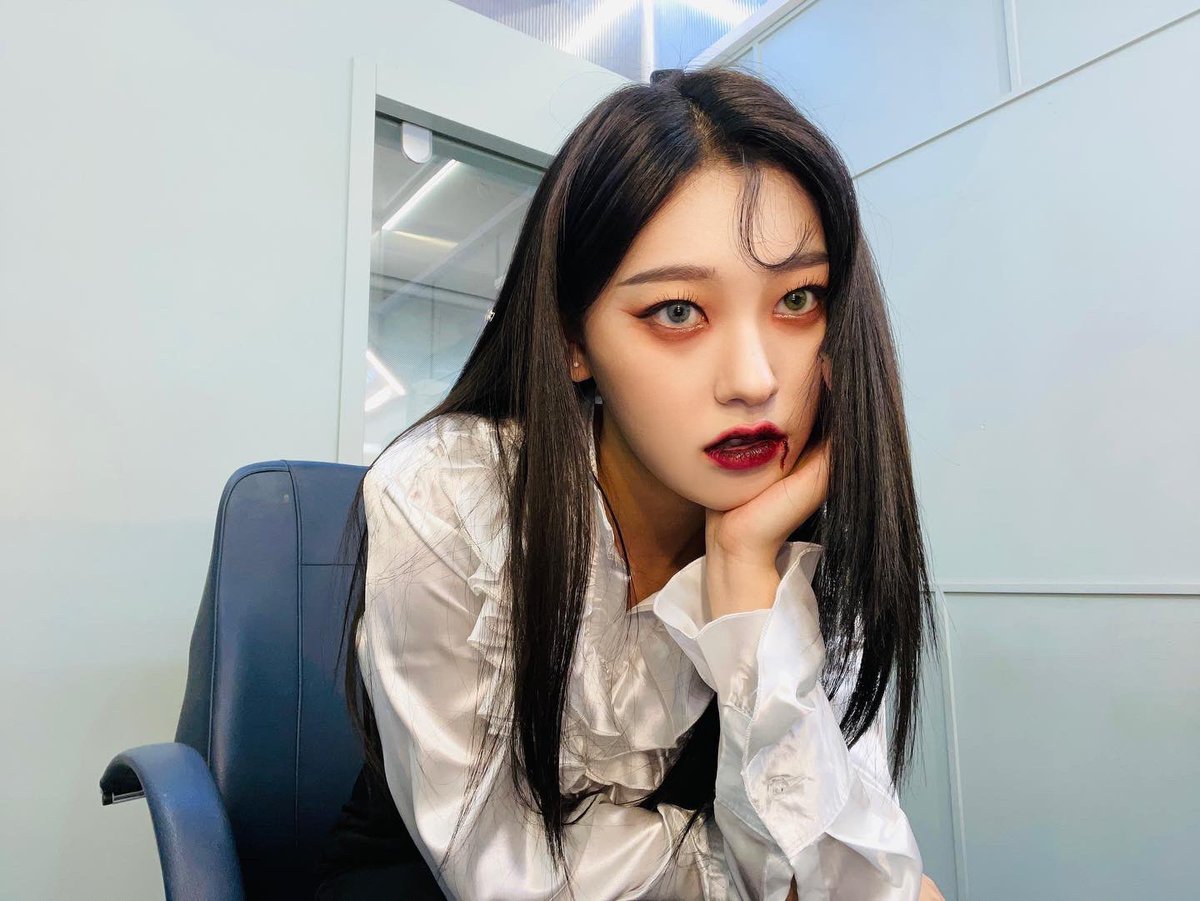 safechoerry's tweet photo. yeah... vampire choerry will NEVER leave my head and let me live normally https://t.co/cQPrj4UdFh