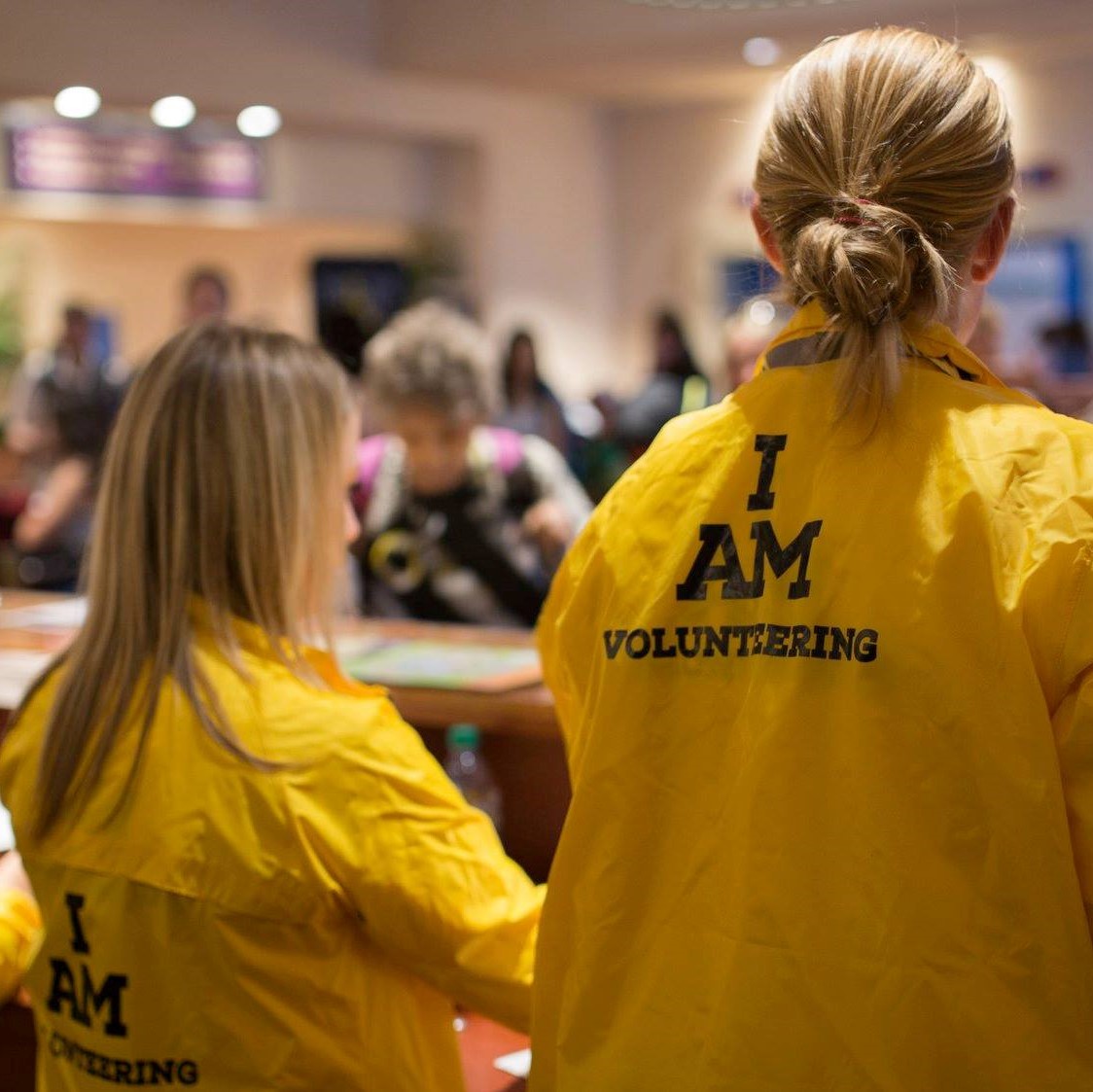 💛🖤| No event without volunteers! For the Invictus Games the help of about 1.200 volunteers is needed. Together with team we will make it an unforgettable week for everyone. Do you want to be part of this amazing event? Sign up bit.ly/3GQif4O 
 #IG22 #InvictusGames