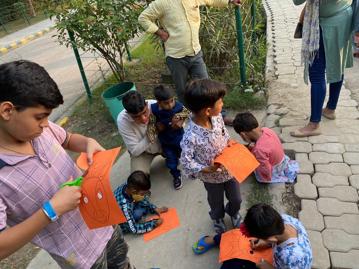 NzpDelhi's tweet photo. #AzadiKaAmritMahotsav : Glimpses of mask making activity organised at #SangaiDeer enclosure. #zoooutreach #learnwithfun #animalmask #ManipurBrowAntleredDeer #DancingDeer
@moefcc
@CZA_Delhi
@waza https://t.co/2doeXRK5Xy
