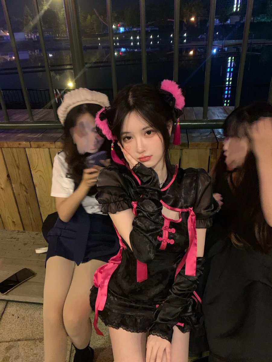 月亮不睡我不睡，什么姿势我都会 https://t.co/9xpR1RFhEk