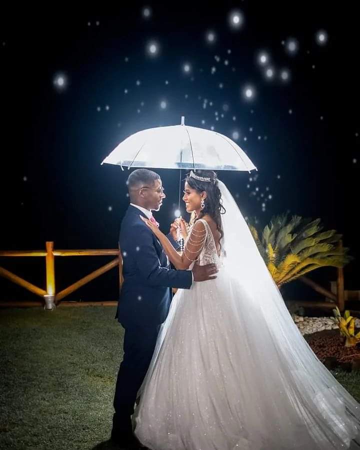YanRoyler's tweet photo. ... Não dá pra entender, mas sei que é tão bom
Minha preta bronzeada, cor de bombom
Ela domina todo o meu coração
Mas um dia sem você me dá mó tensão. 🎶 @lluucaat  @binreall https://t.co/Myh9MX3Ipp