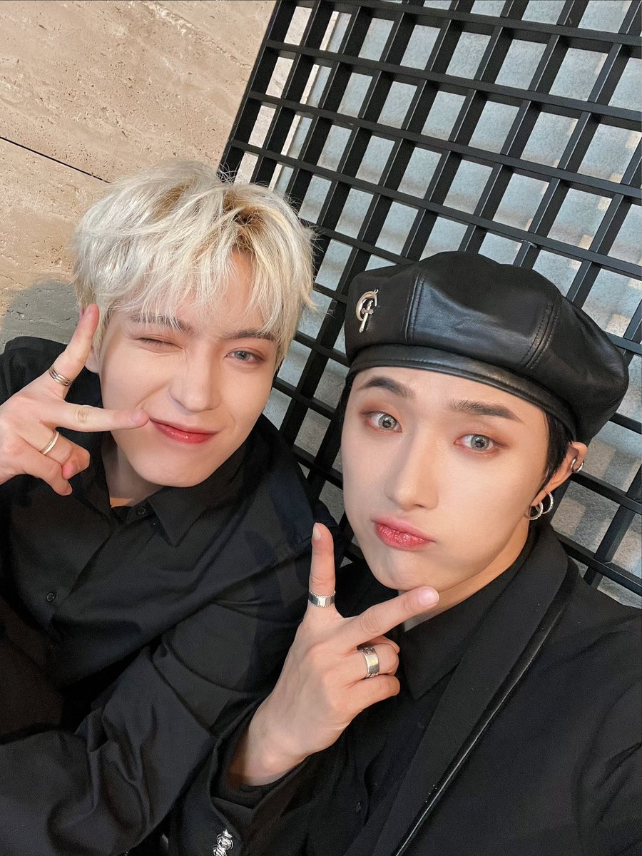 OmegaX_members's tweet photo. [#OX]

제현이와 휘찬이와 나.
귀요미들🥰

#OMEGA_X #오메가엑스 #재한 https://t.co/PflgZL8Mo0