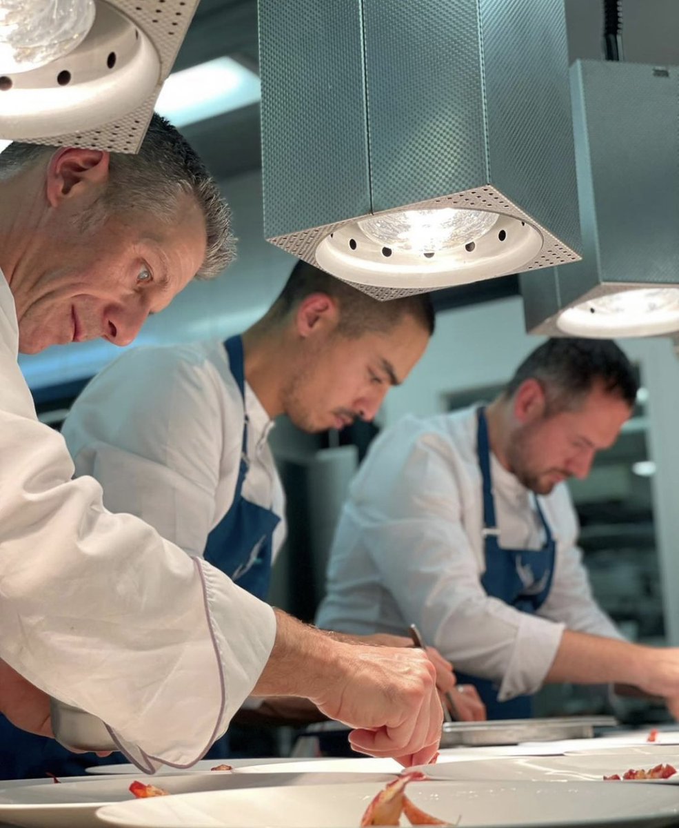 Ariskaprielian's tweet photo. Merci à Yoann Texier @DanoneFR  pour la confiance accordée à Ask Who et à @david_topchef11 qui a partagé un grand moment de cuisine avec le chef Patrice Vander lors d'un diner à 4 mains à l'Hôtel @evianresort ce weekend.
https://t.co/xohl79EmWe https://t.co/Kw30fFFxTC