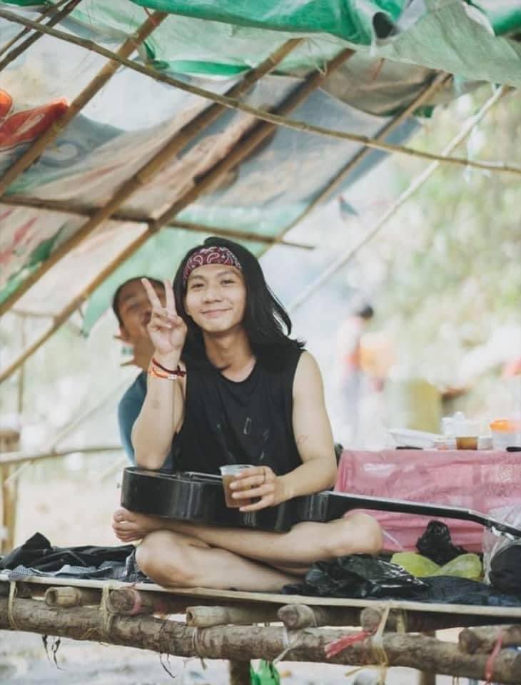 The dead body of Sai Bhone Min Thant, a 20-year-old university student from Mandalay, who took arms in an ethnic land to fight military regime,was found, 40 days after he died during the battle in Kayah state on 20 September, according to his mother.

#WhatsHappeningInMyanmar