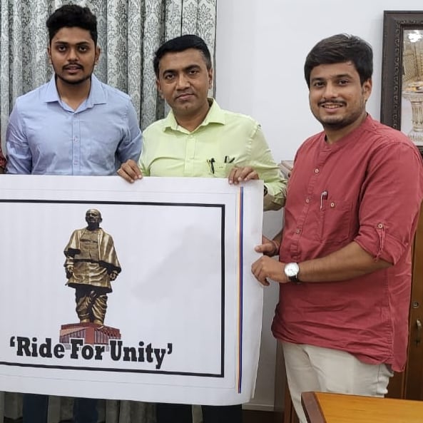 RangamT's tweet photo. Congratulated my friend Jeet Makwana for successfully accomplishing #Ride4Unity on 31st October 2021!
18 cities
2 union territories
15 states
10,000+ km
38 days
With the vision: एक भारत श्रेष्ठ भारत https://t.co/KpLaZwlaY0