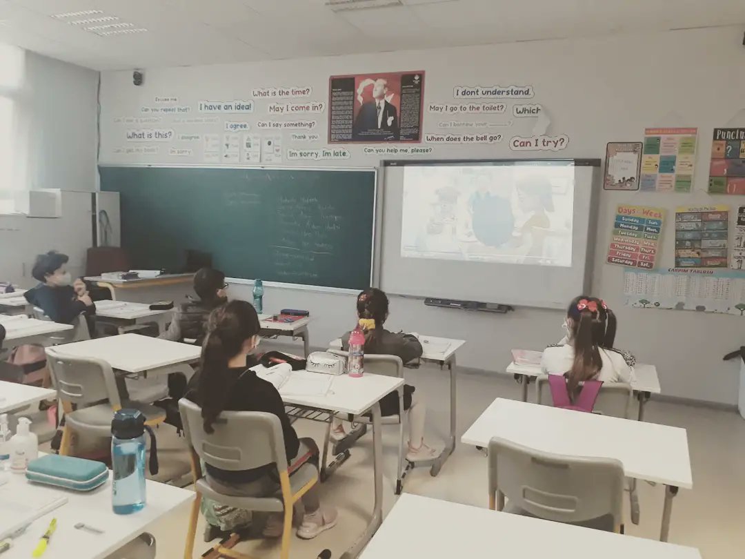 İlkokul öğrencilerimiz evde ve okulda gıda israfını önlemek adına gıda israfının sebeplerini,yol açtığı sorunları ve çözüm yollarını anlatan sunumu izlediler.
Gıdanı Koru 💪
Sofrana Sahip Çık